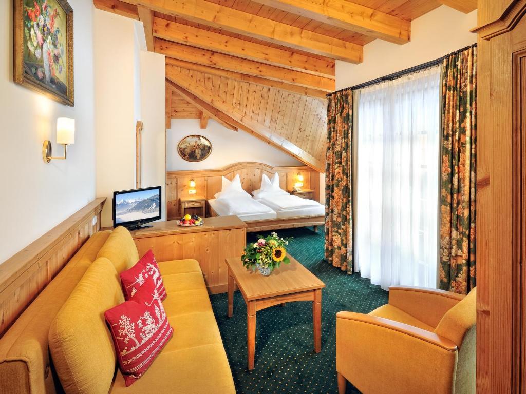 Hotel Zum Hirschen Zell am See Room photo